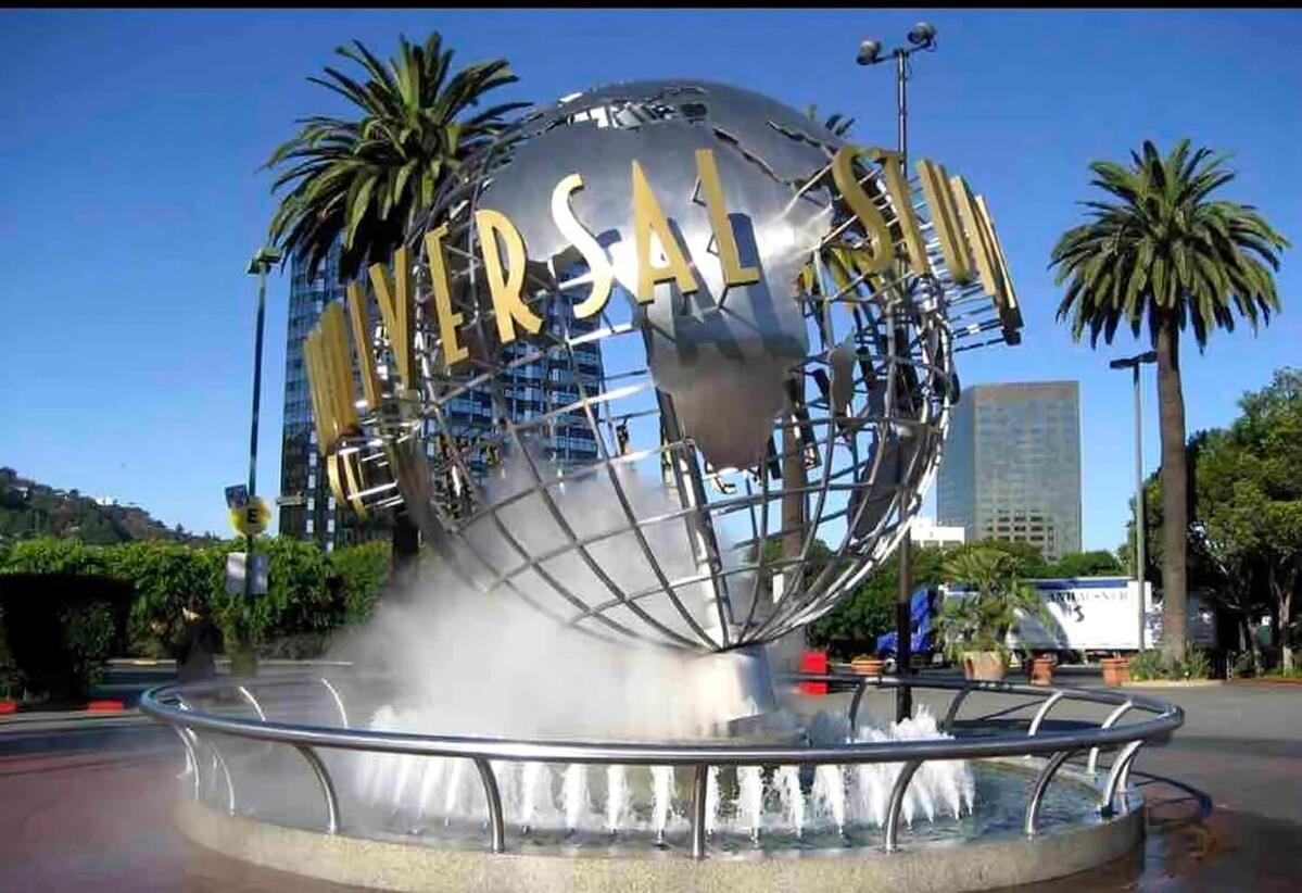 5 Min Walk To Universal With Steam Apartment *