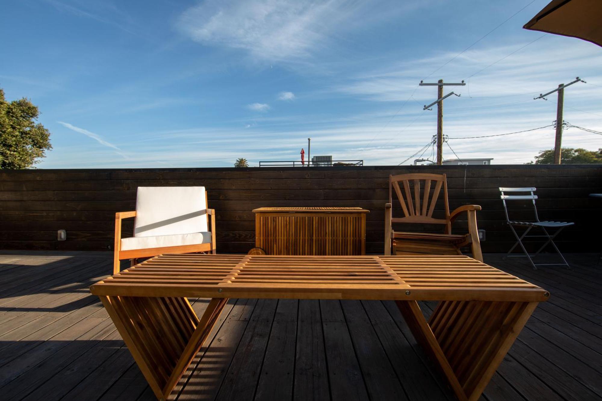Venice Three Bedroom Rooftop House With Parking *