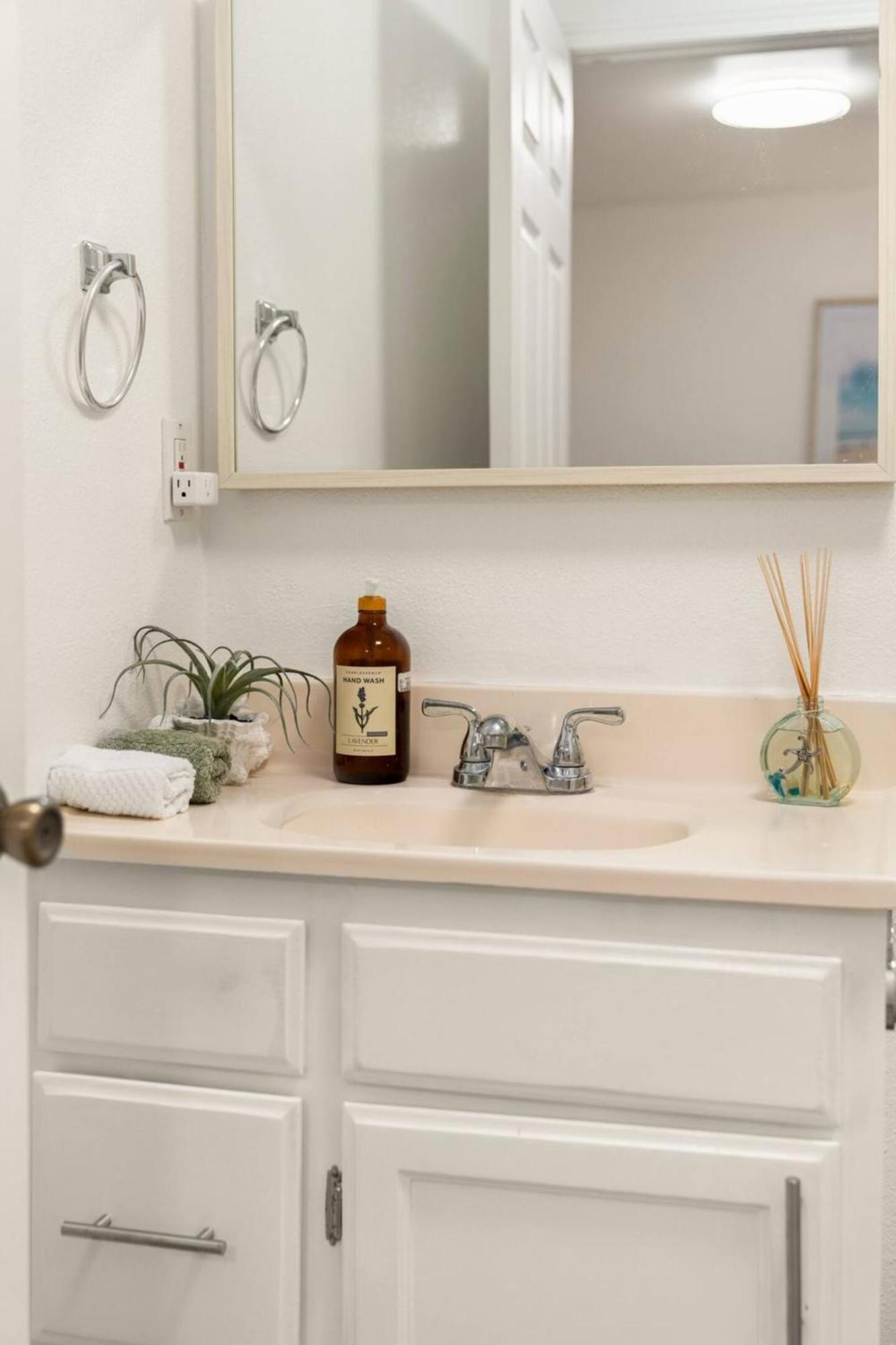 Lanzit - 35 Percent Off July! Fees! Los Angeles