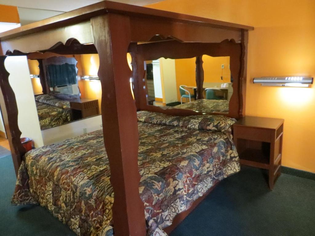 Broadway Motel *