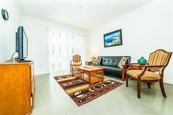 Hotel C. Allen Suites