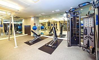C. Allen Suites Los Angeles