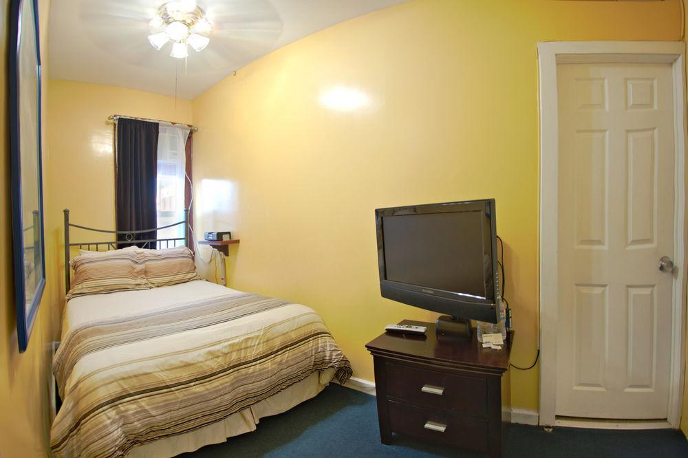 Hollywood Hotel 2*