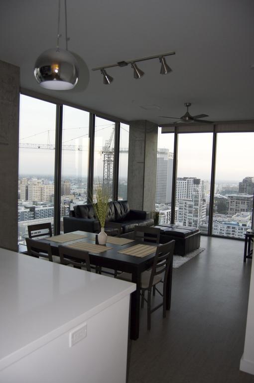 Top Floor 3 Bed 3 Bath Penthouse Living In Luxury Apartment *