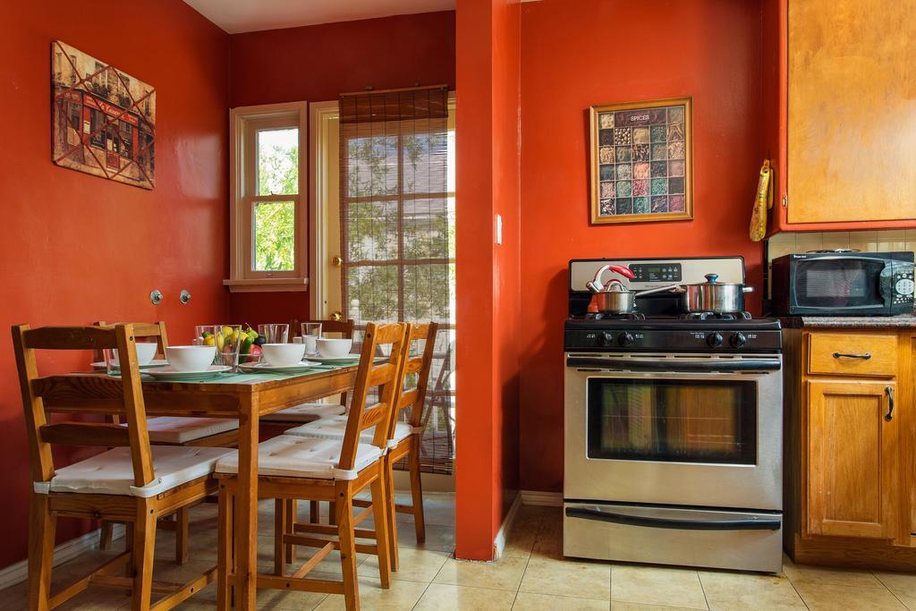 Hollywood Hills Suites