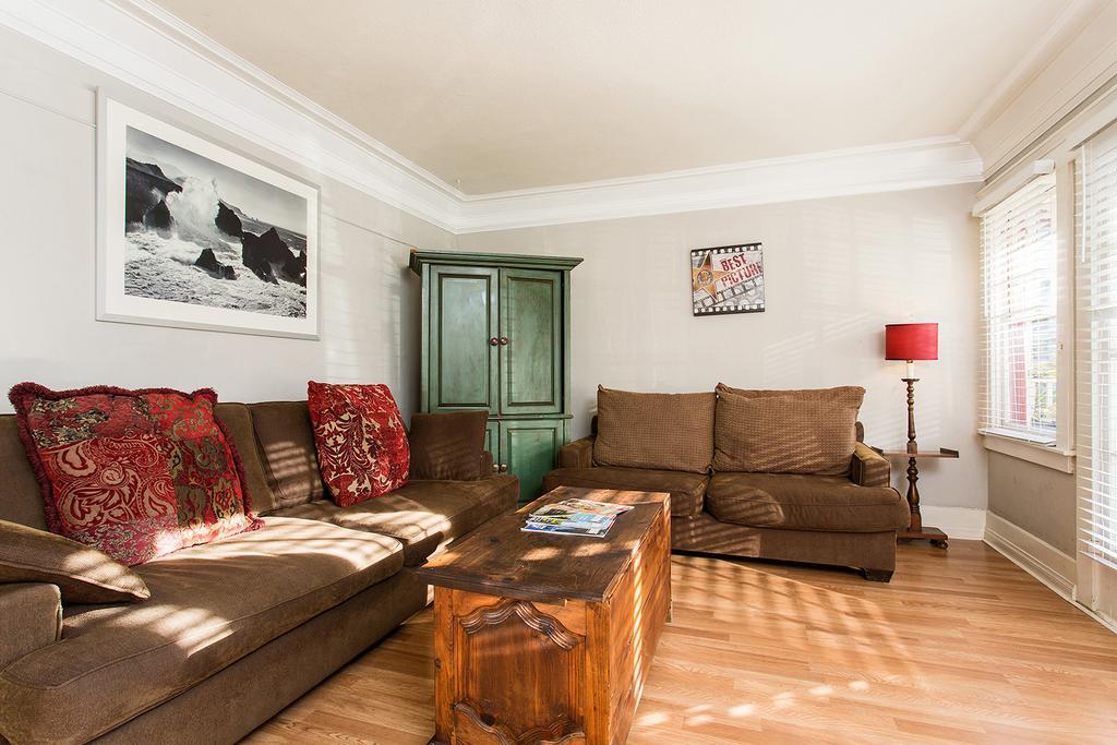 Hollywood Hills Suites
