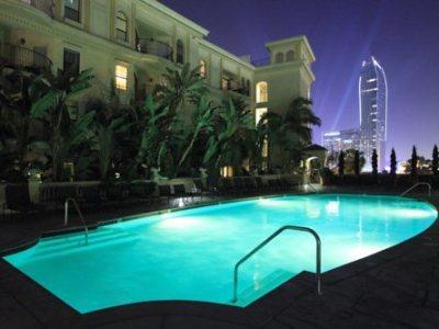 Top Floor 3 Bed 3 Bath Penthouse Living In Luxury Apartment