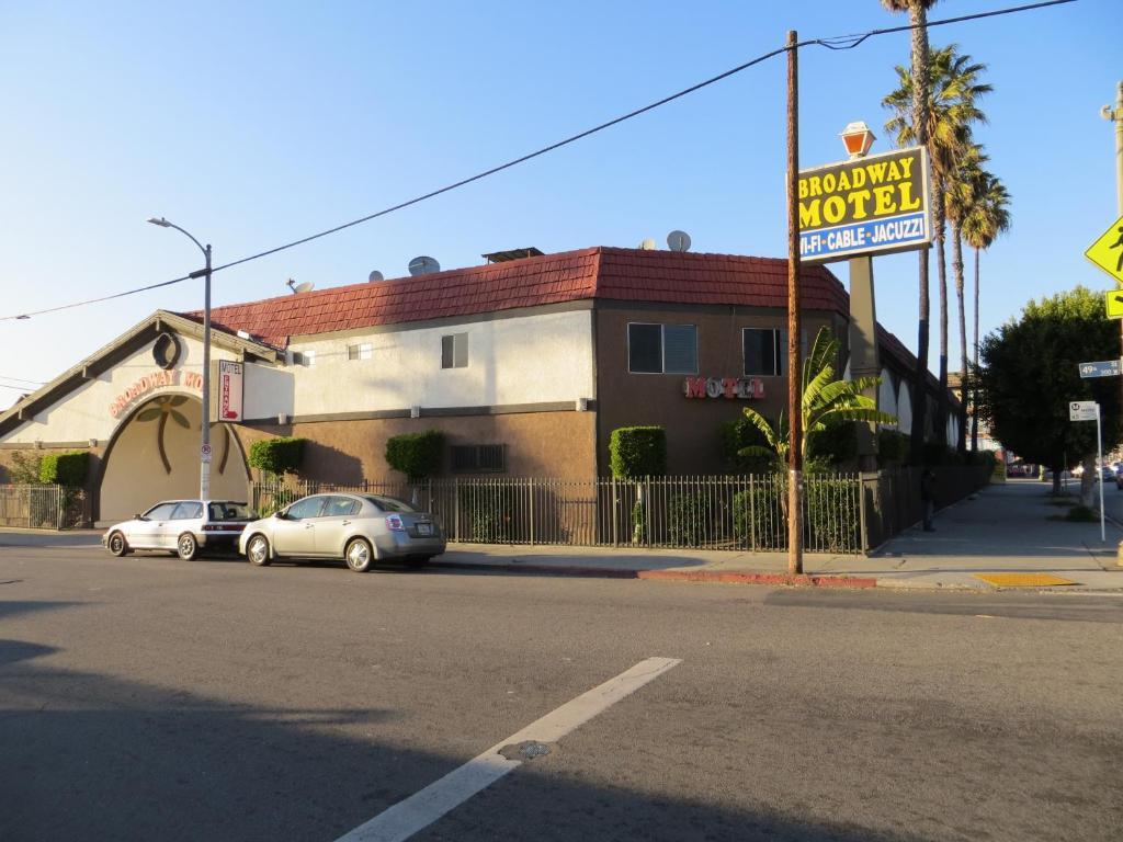 Broadway Motel *
