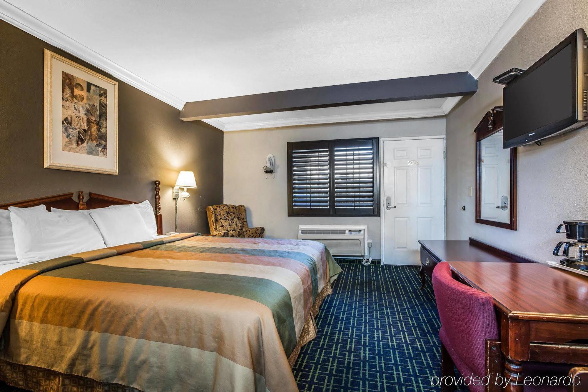 Rodeway Hollywood Motel