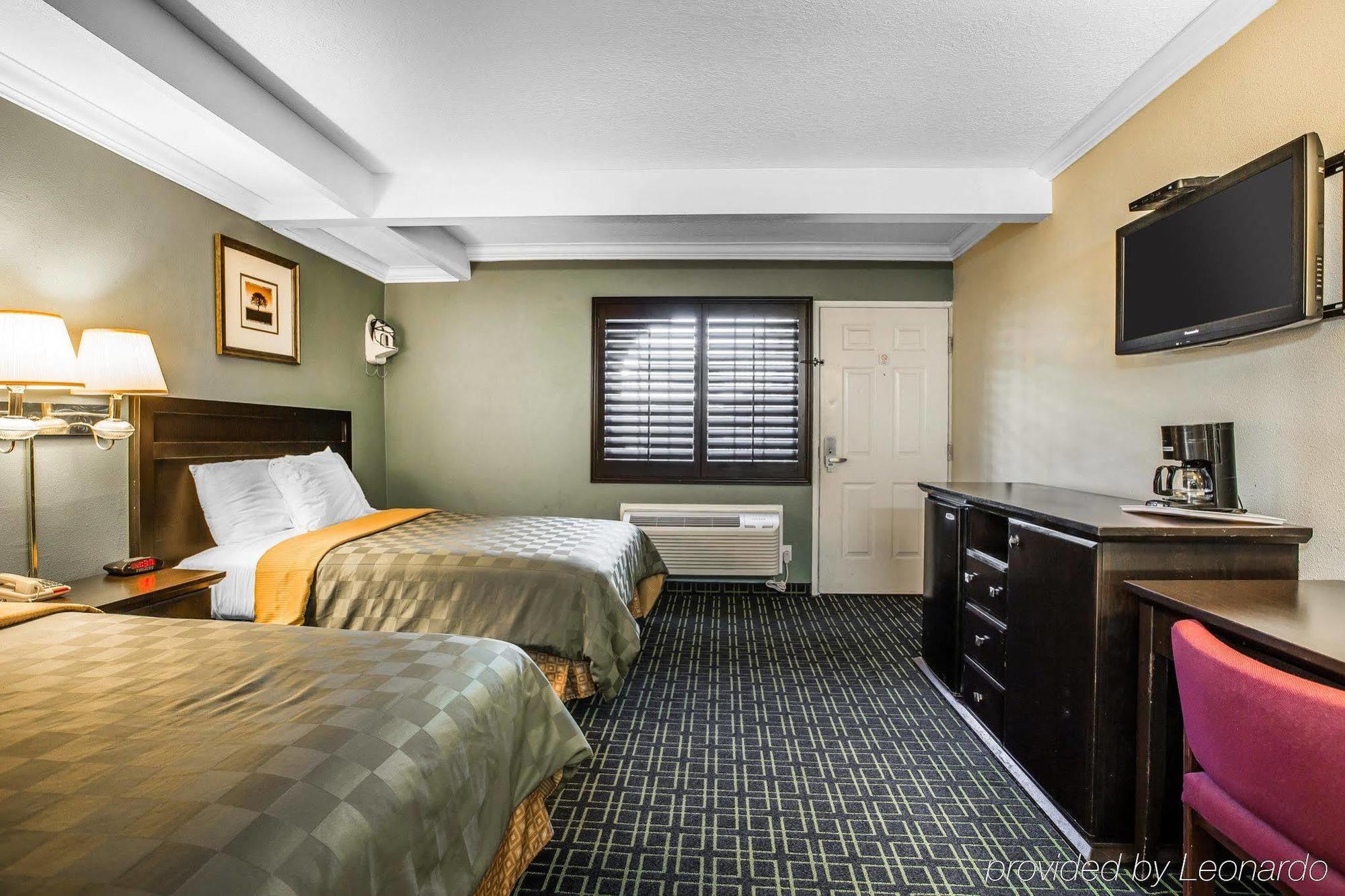 Rodeway Hollywood Motel 2*
