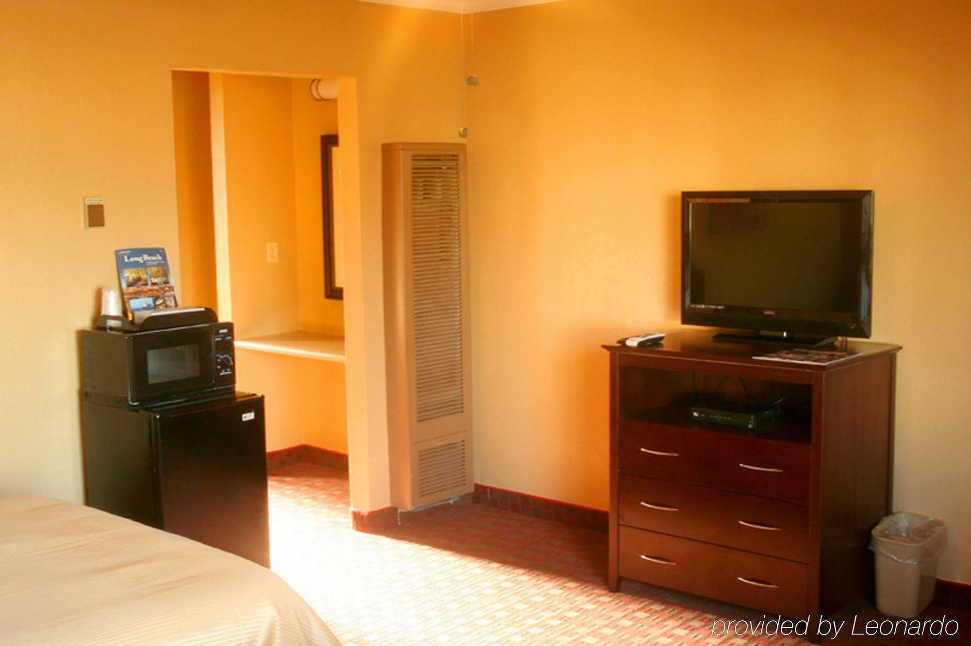 Pacific And Inn 2*