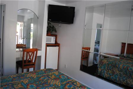 Rose Bowl Motel 2*