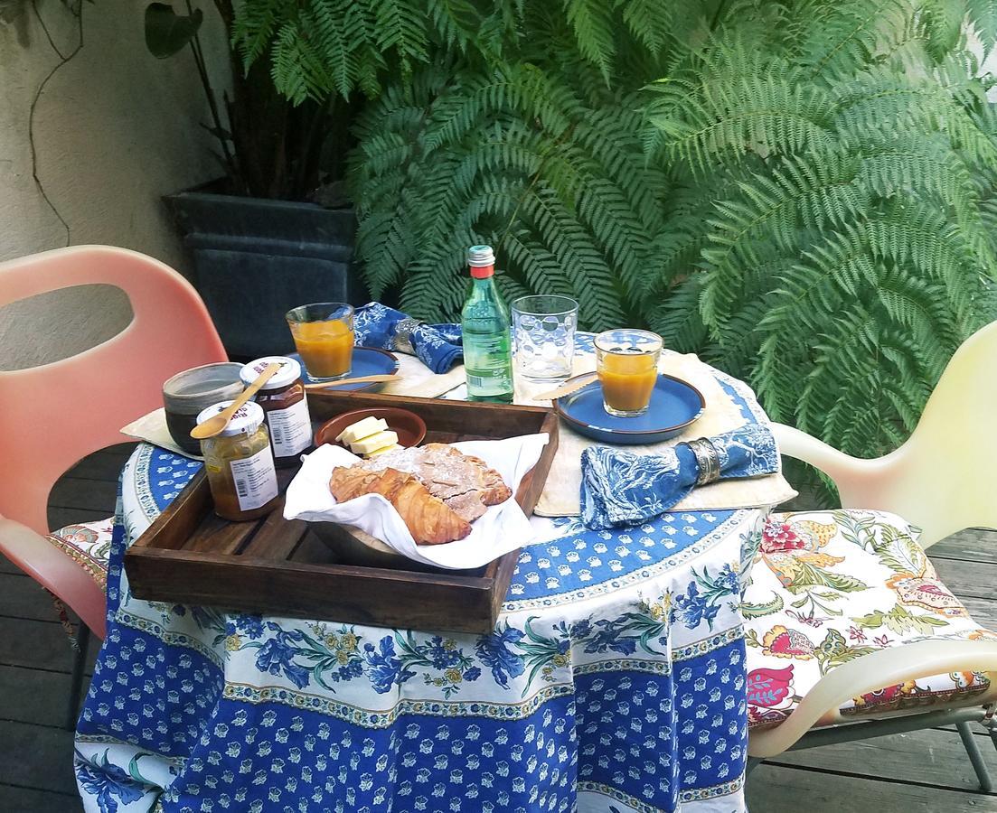Bed & Breakfast The Treehouse, Bel Air - A Vegan Los Angeles