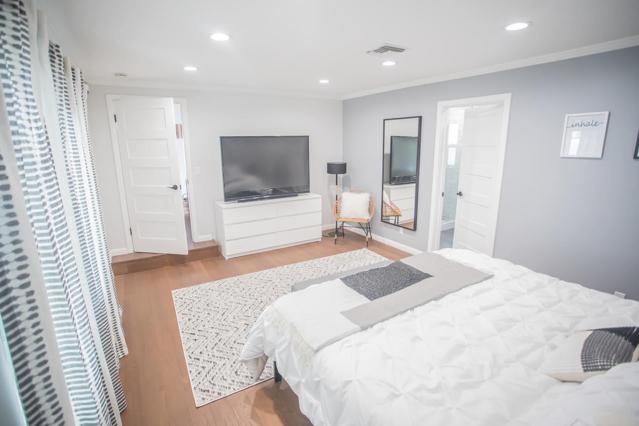 Holiday home Enchanting Sherman Oaks With Pool Permit #hsr Two One Zero Zero 2605 Los Angeles