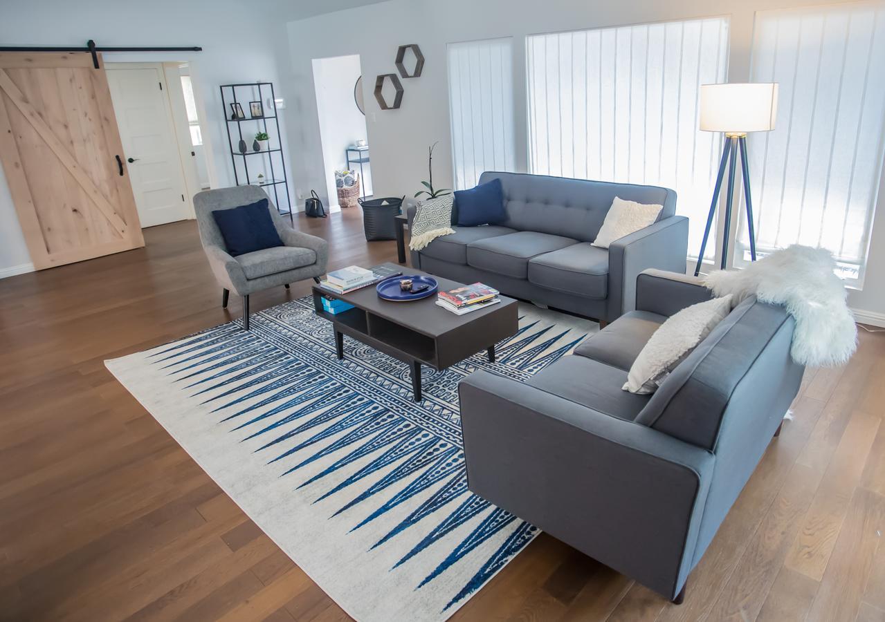 Enchanting Sherman Oaks With Pool Permit #hsr Two One Zero Zero 2605