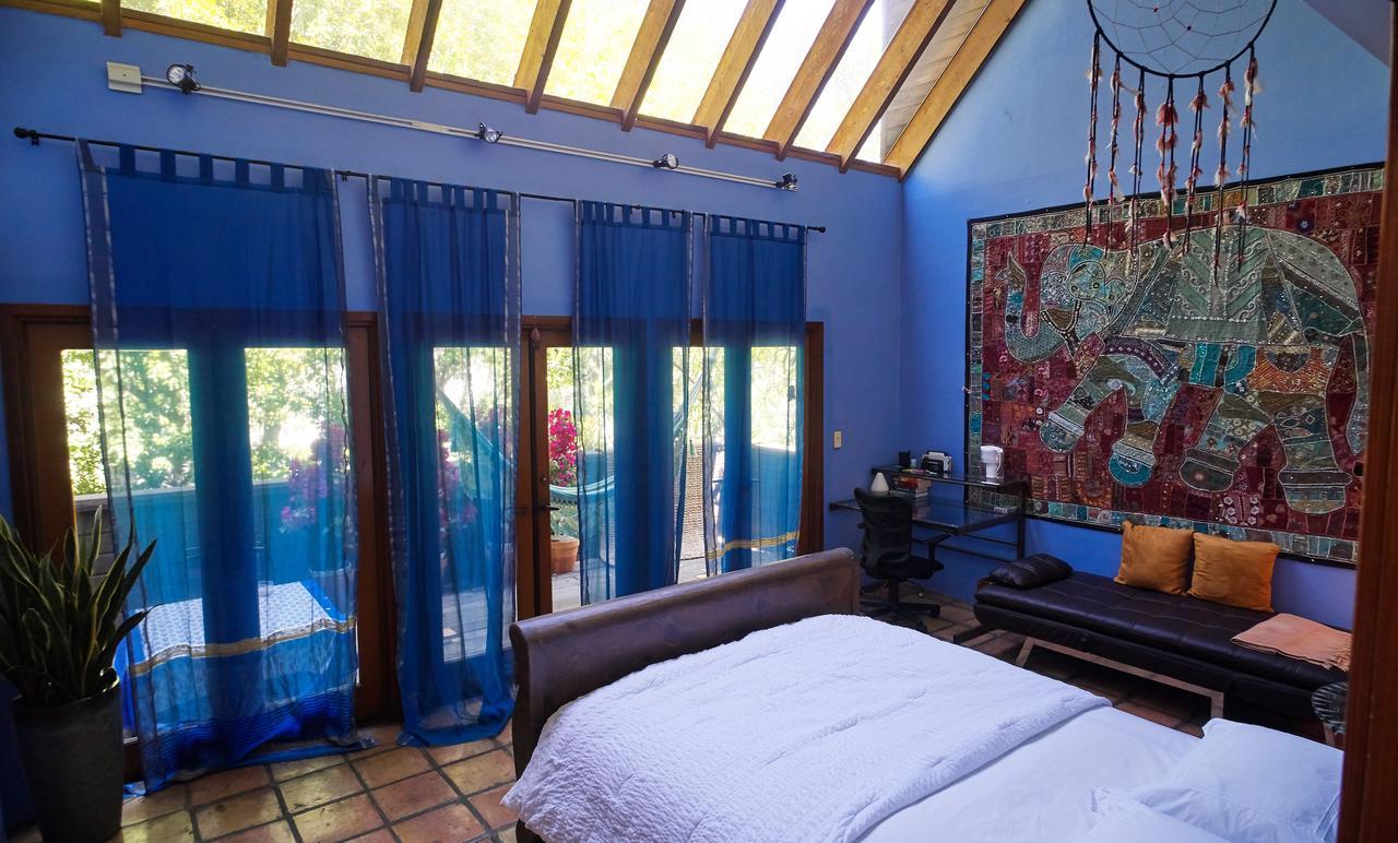 The Treehouse, Bel Air - A Vegan *