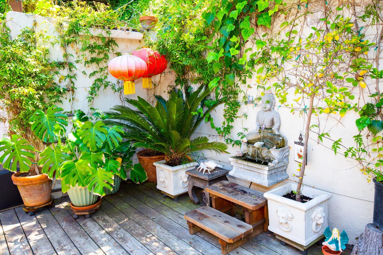 The Treehouse, Bel Air - A Vegan Bed & Breakfast Los Angeles