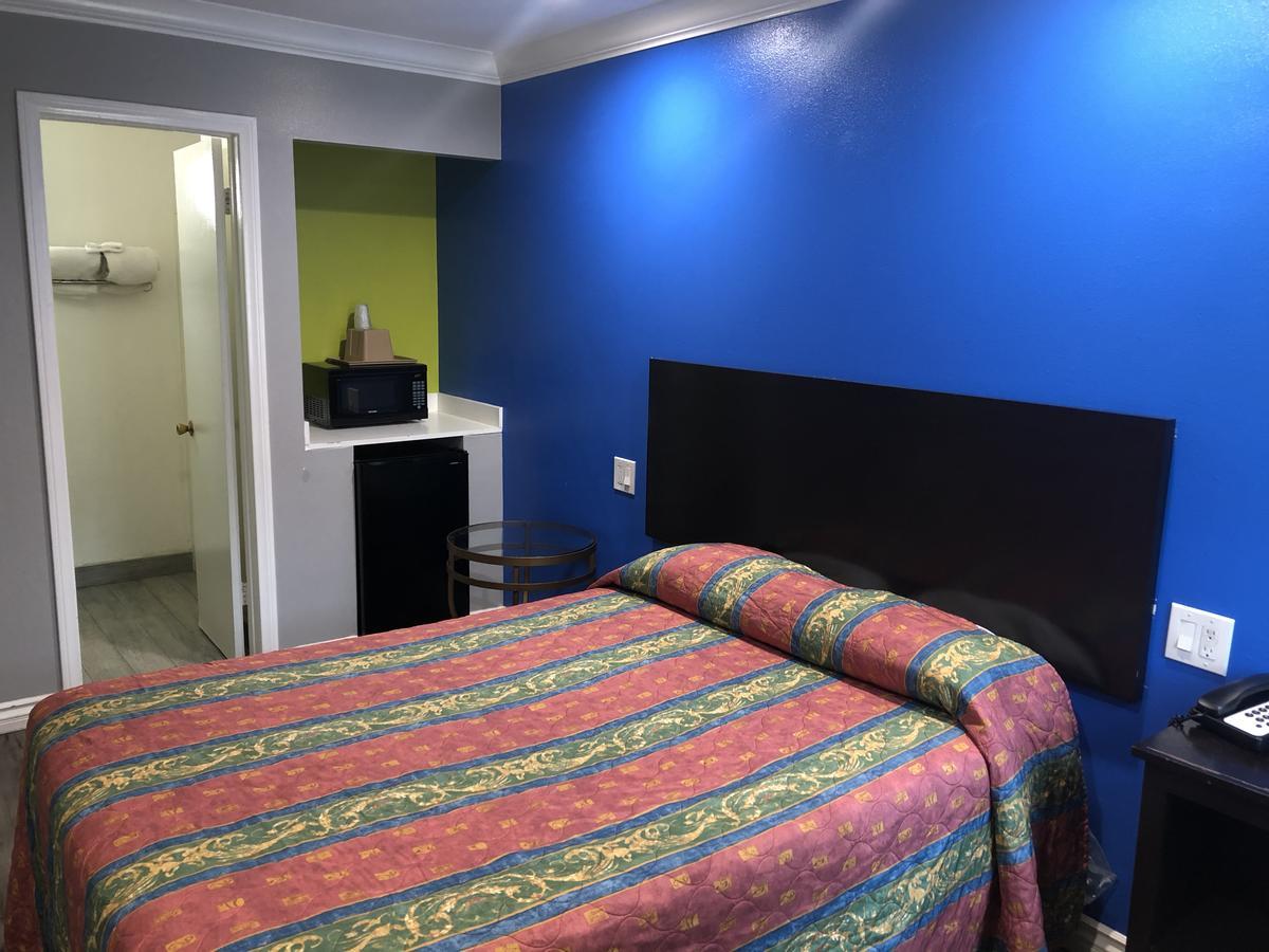 Deano's Motel 2*