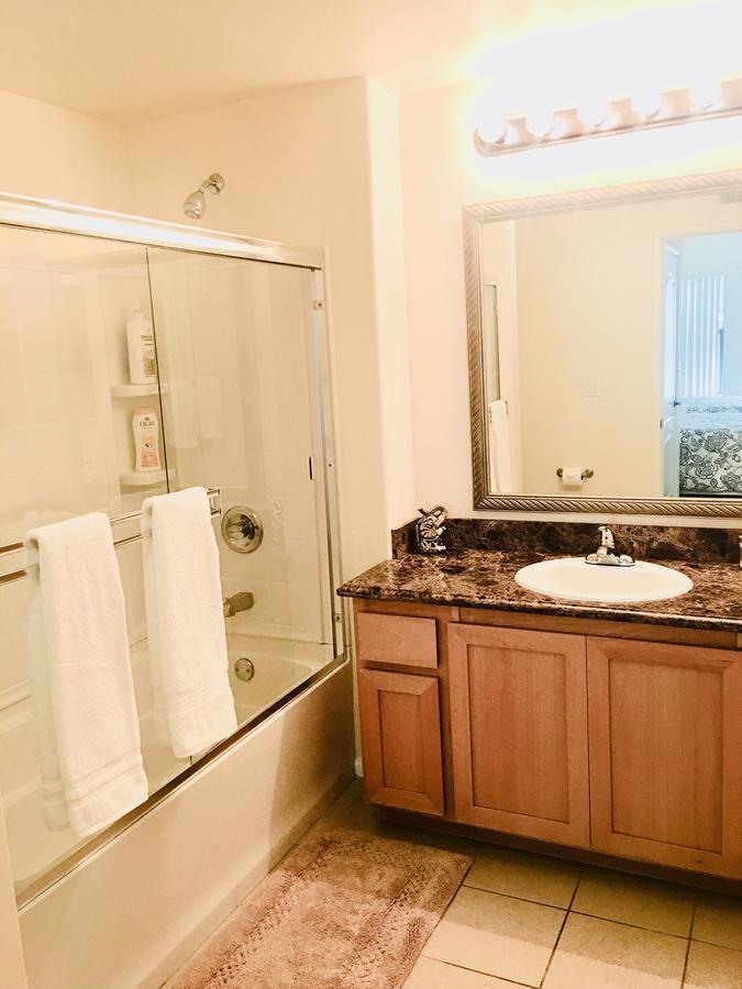 New Luxury Dt La Apt- Pool, Gym, Staple Center * Los Angeles
