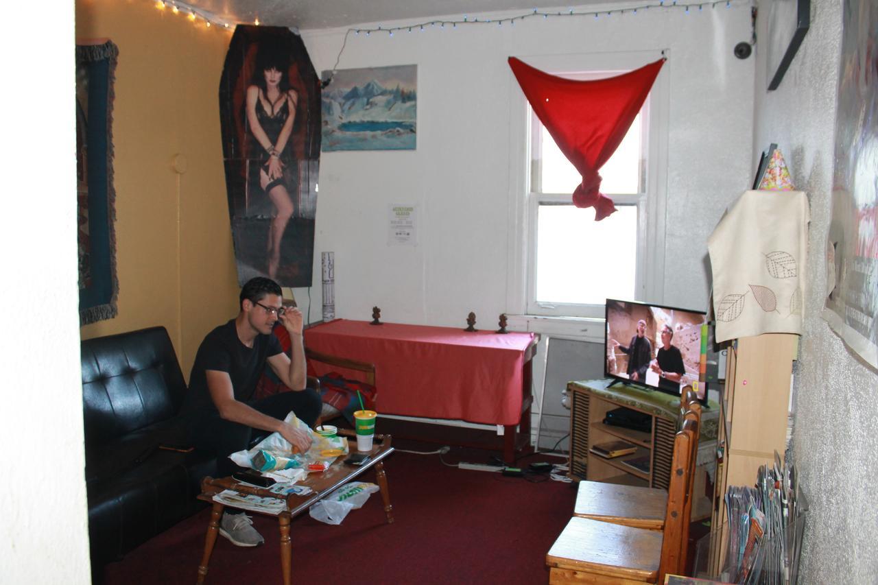 Hostel Hollywood Highland And *