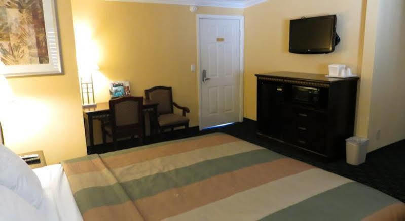 Rodeway Hollywood Motel