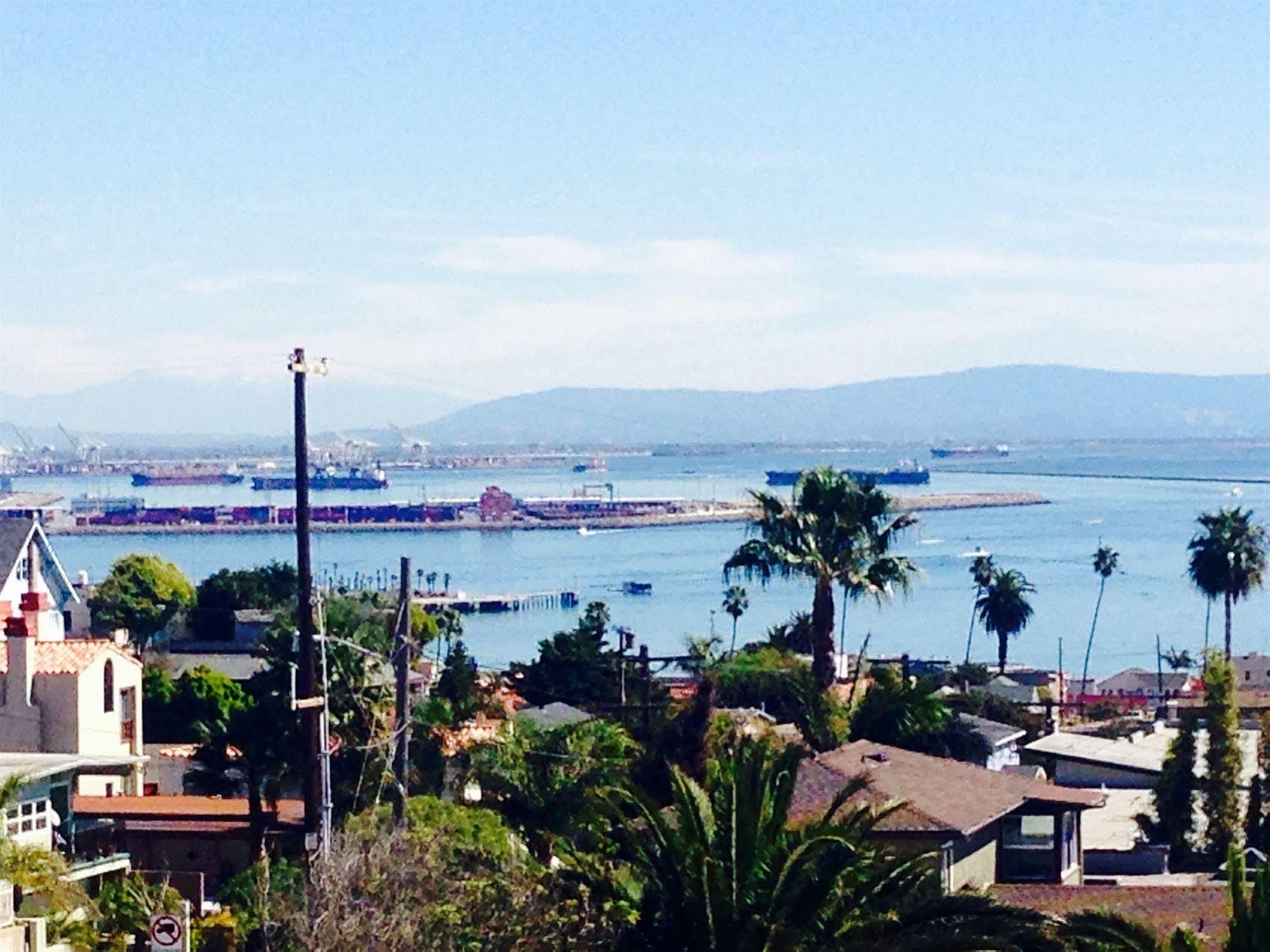 Pacific And Inn 2*