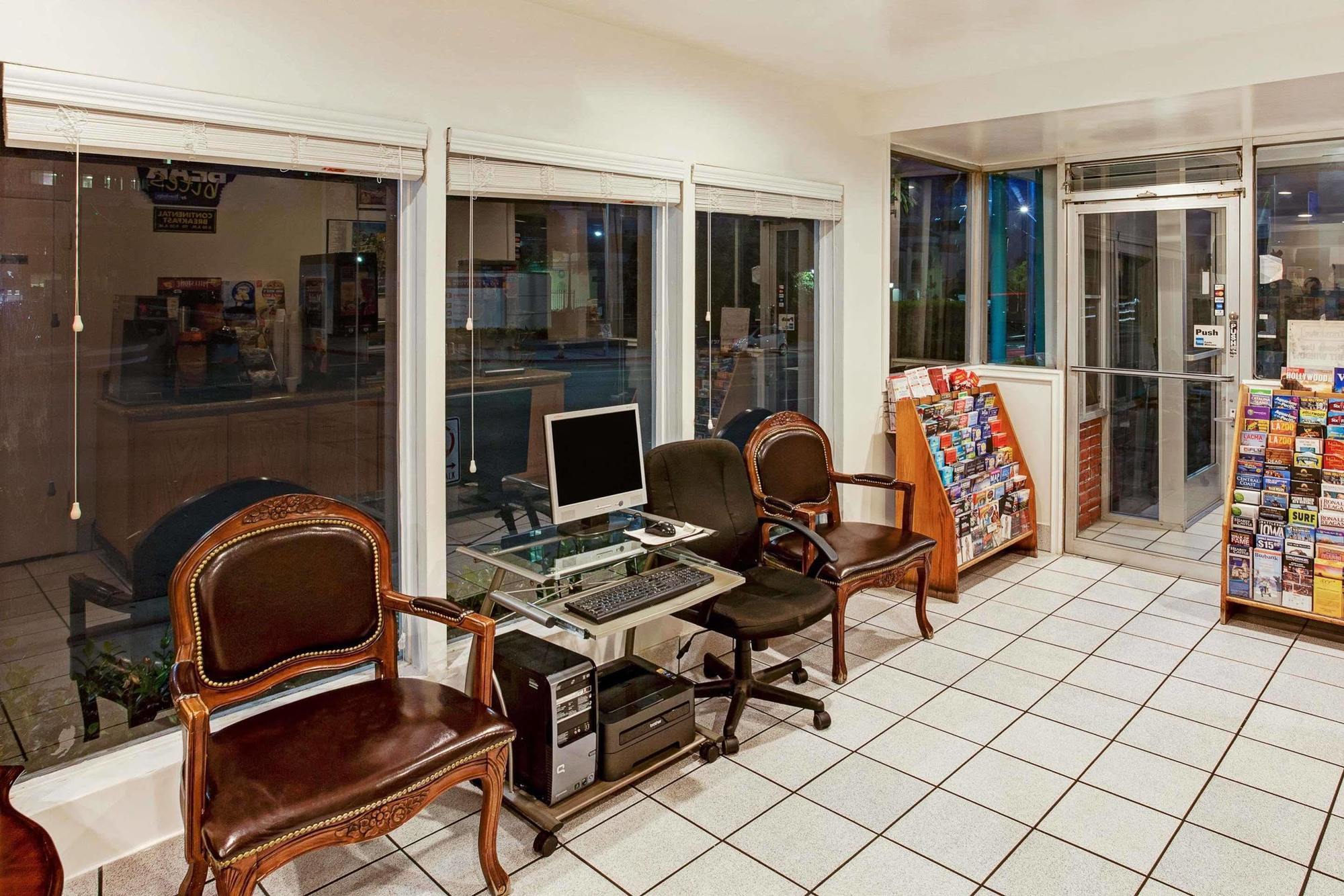 Travelodge By Wyndham Hollywood-vermont/sunset Motel