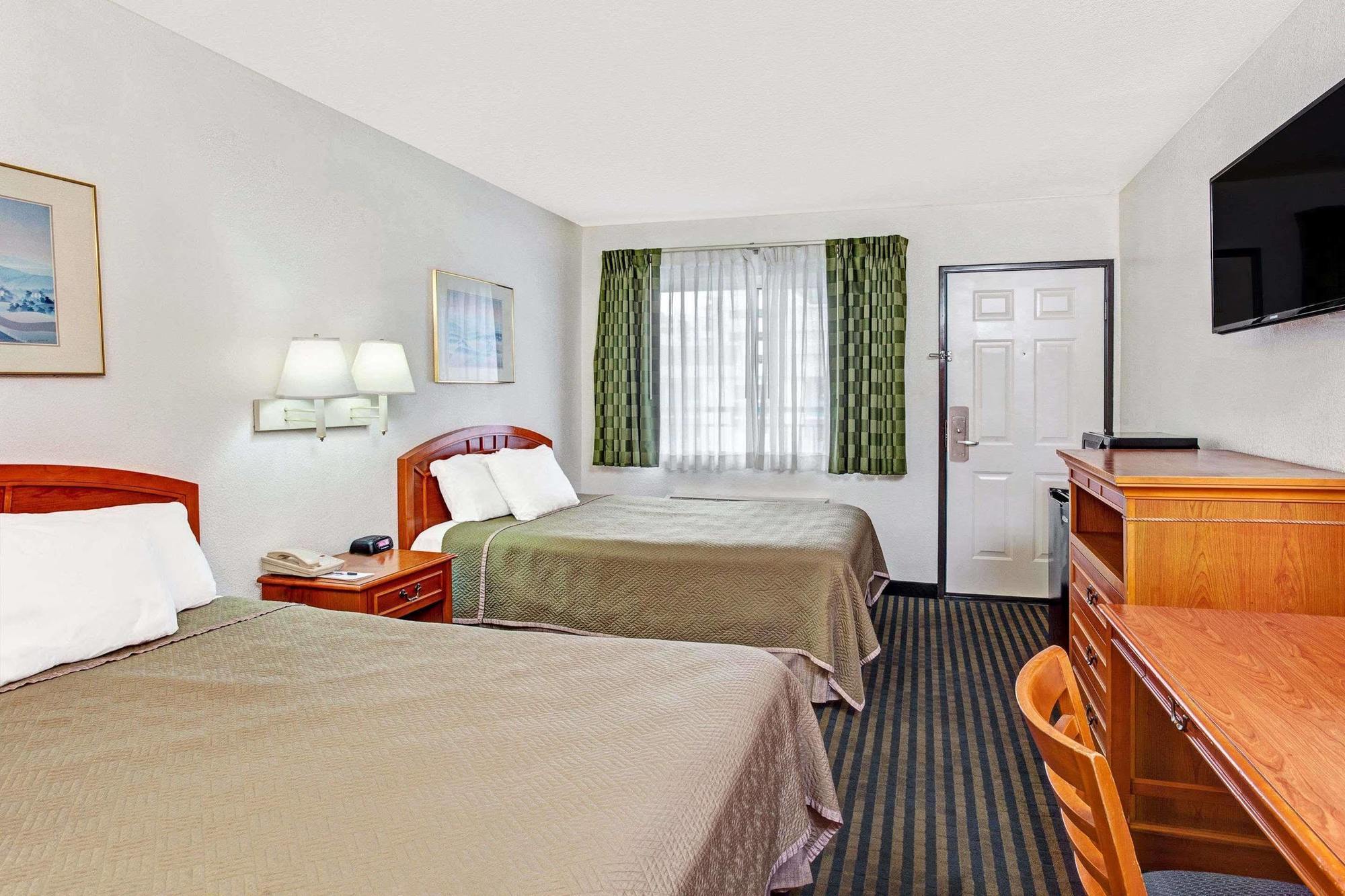 Travelodge By Wyndham Hollywood-vermont/sunset Motel