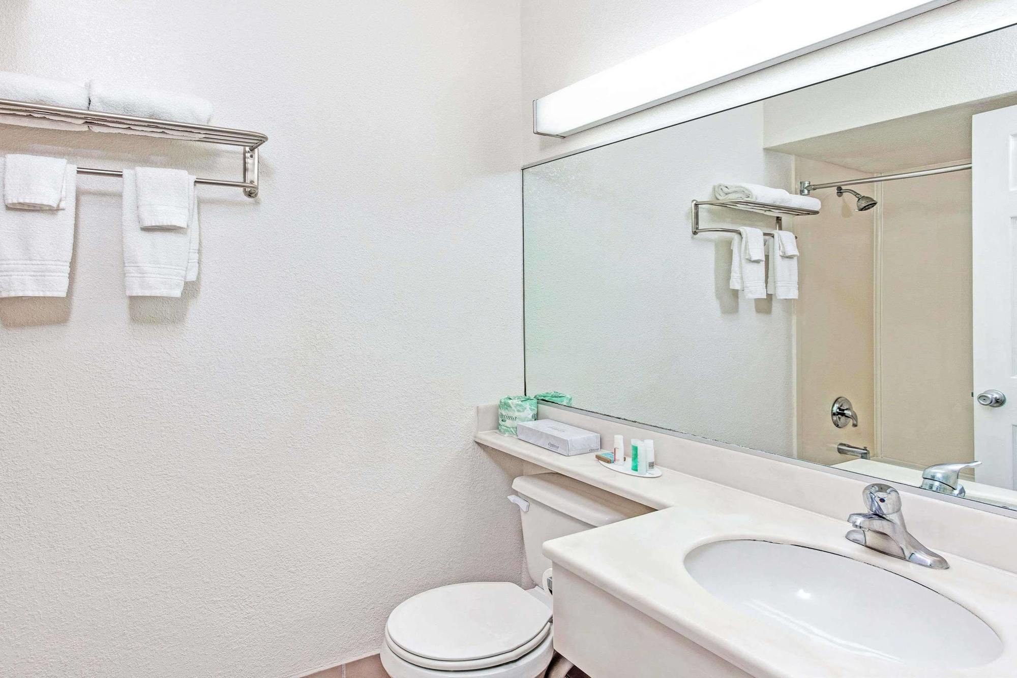 Travelodge By Wyndham Hollywood-vermont/sunset
