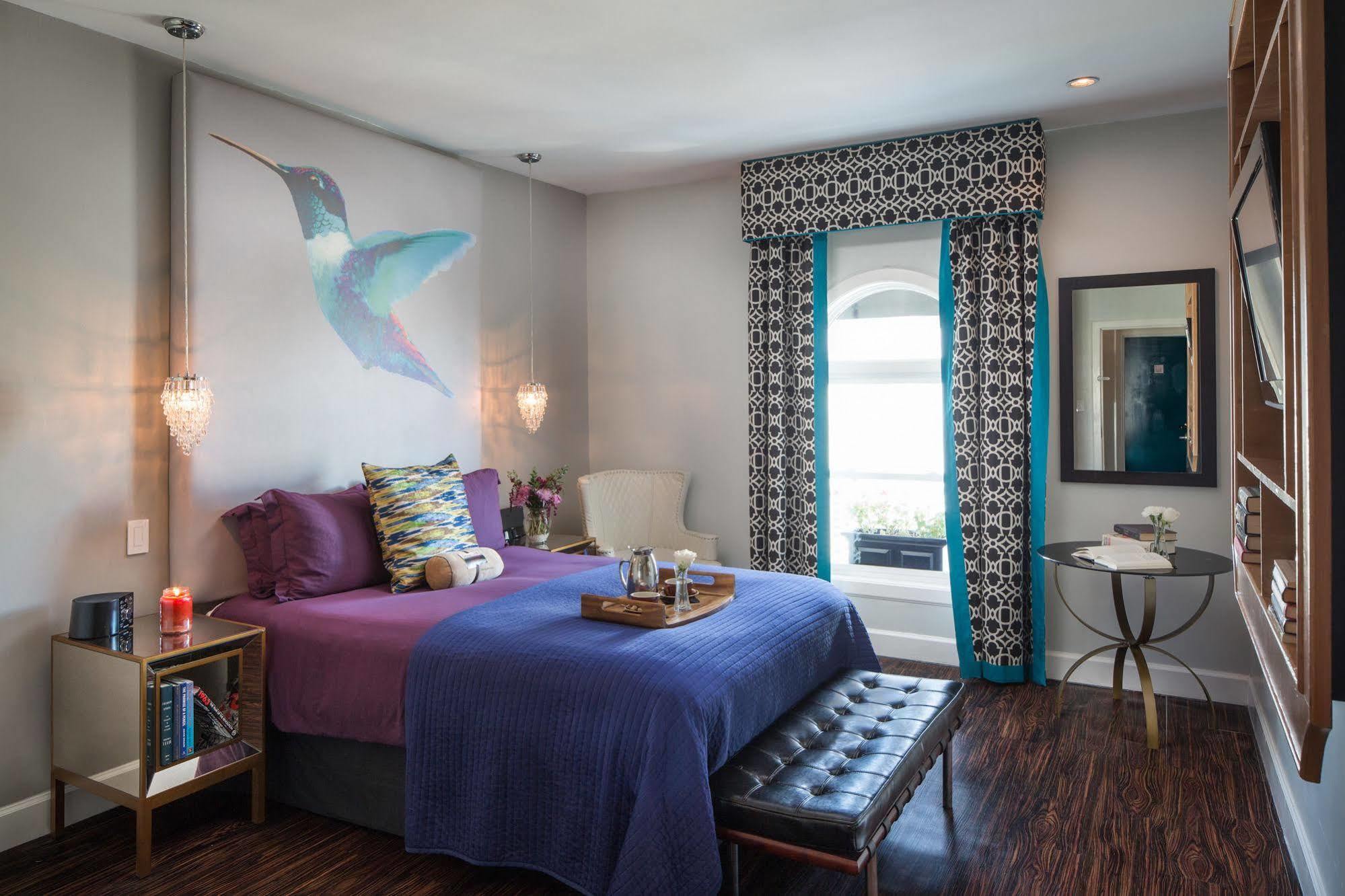 The Crescent Hotel Beverly Hills, Sonder 4*