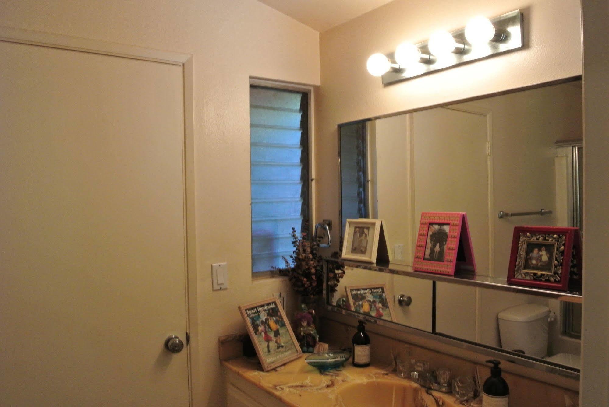 In Hollywood Hills 3* Los Angeles