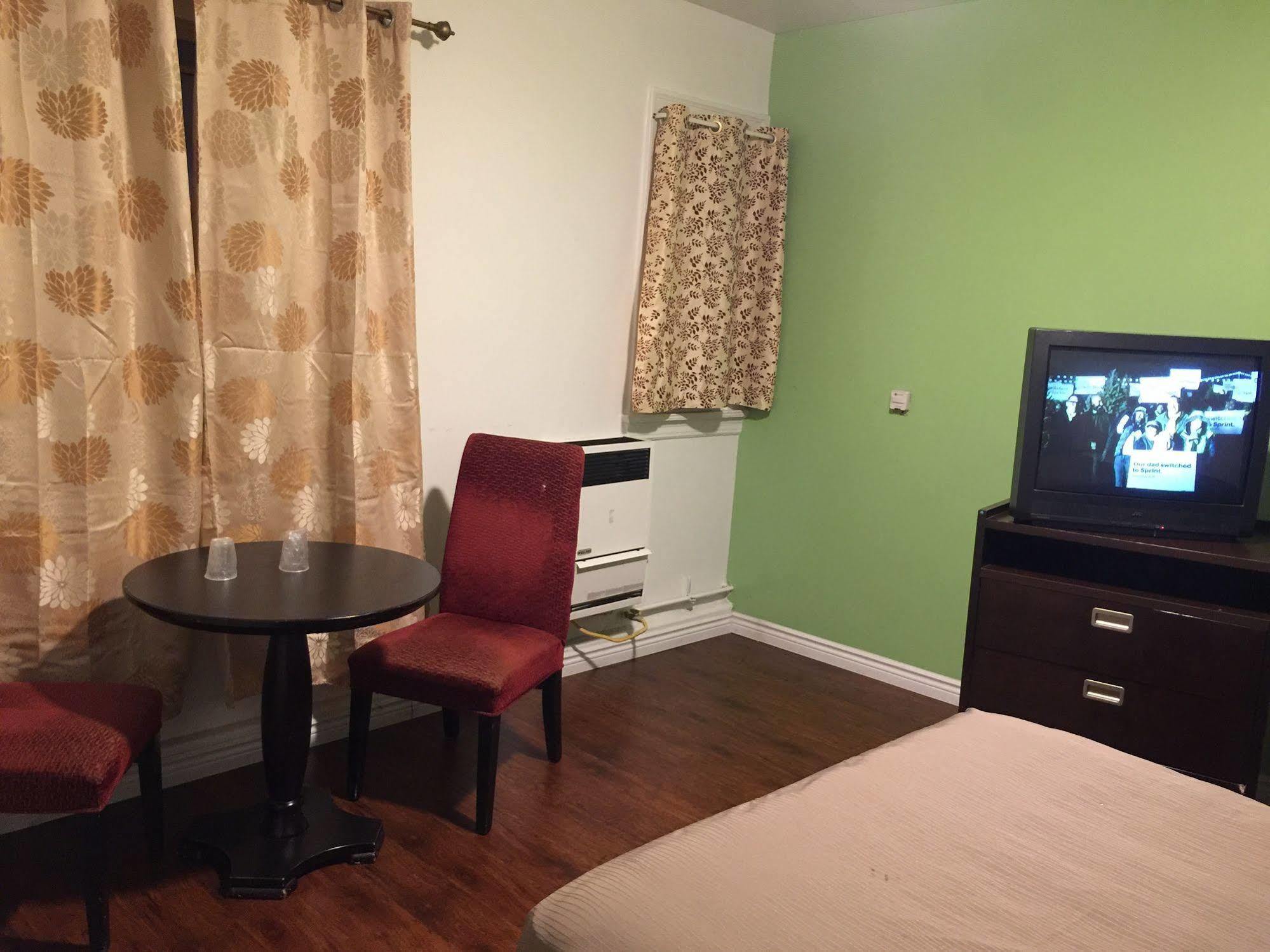 Stuart (adults Only) Los Angeles