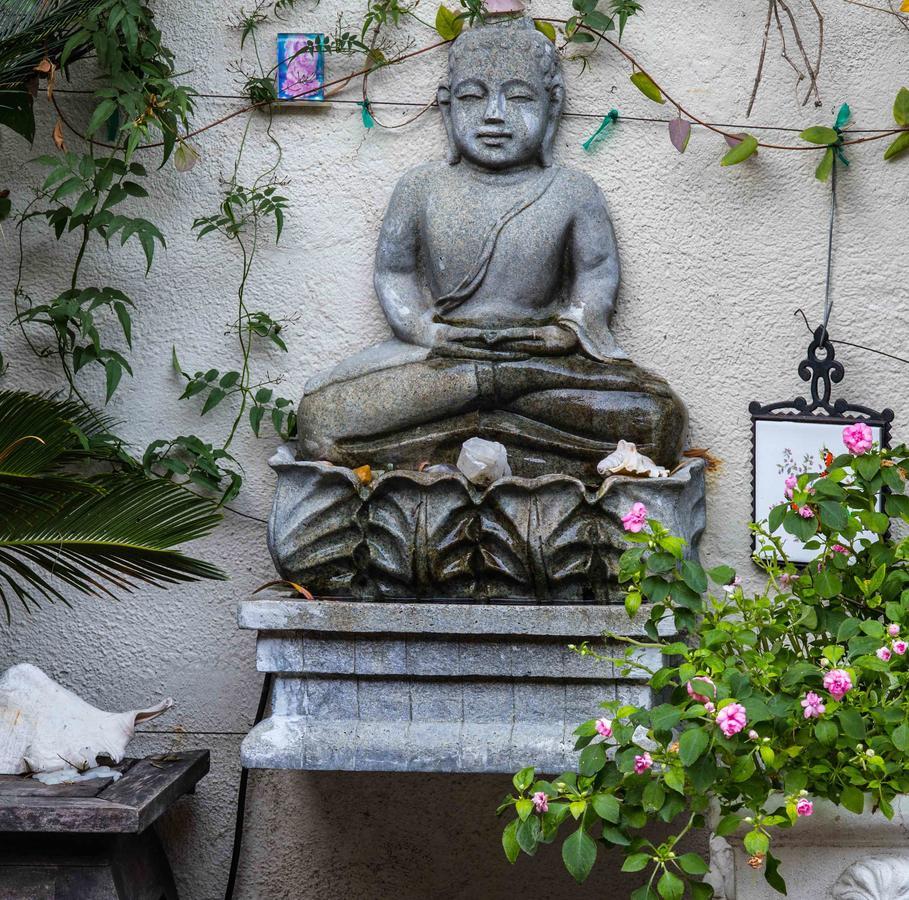 The Treehouse, Bel Air - A Vegan Bed & Breakfast Los Angeles