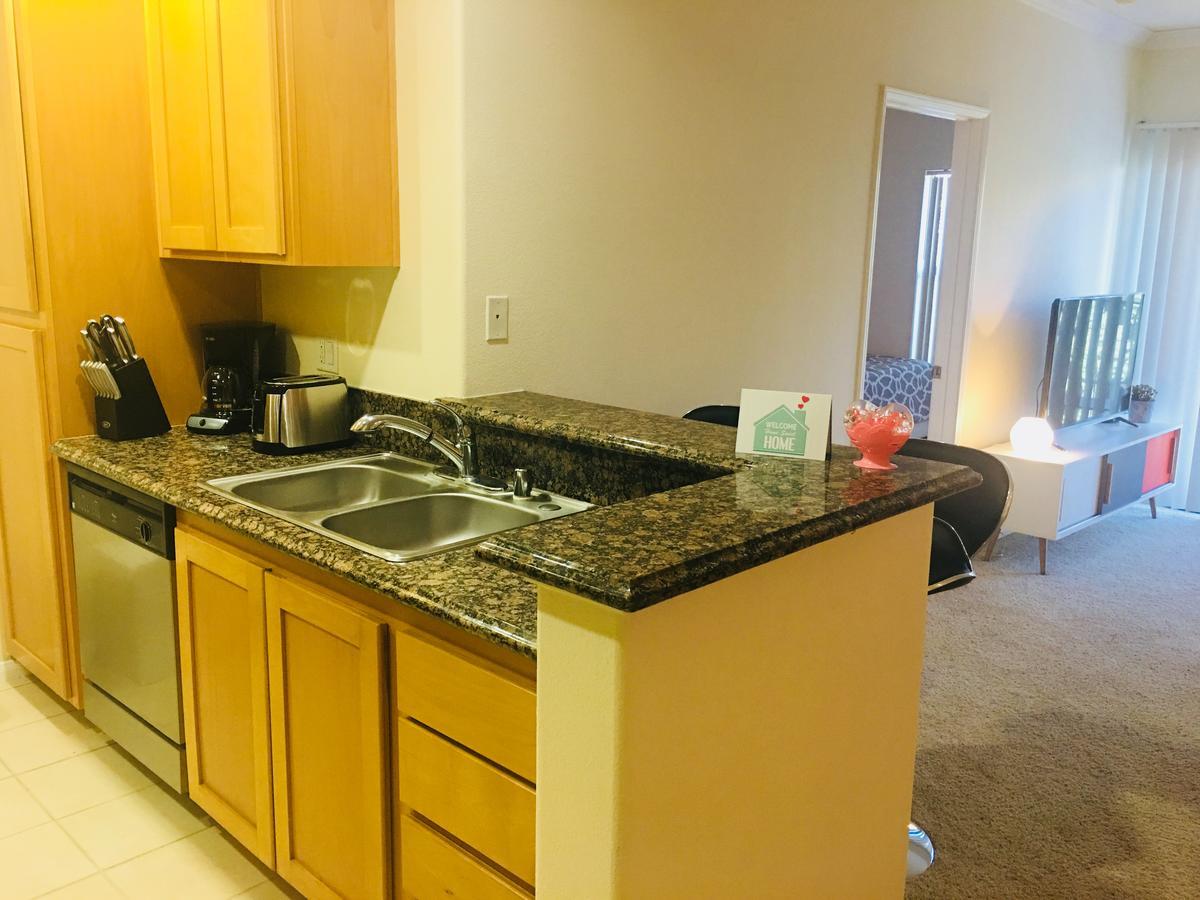 New Luxury Dt La Apt- Pool, Gym, Staple Center * Los Angeles