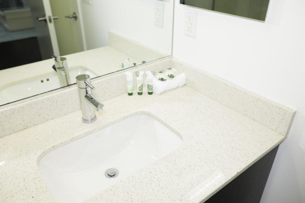 Downtown Cosmopolitan Residences Hotel Los Angeles