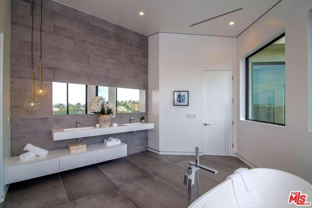 Marianna Villa Los Angeles