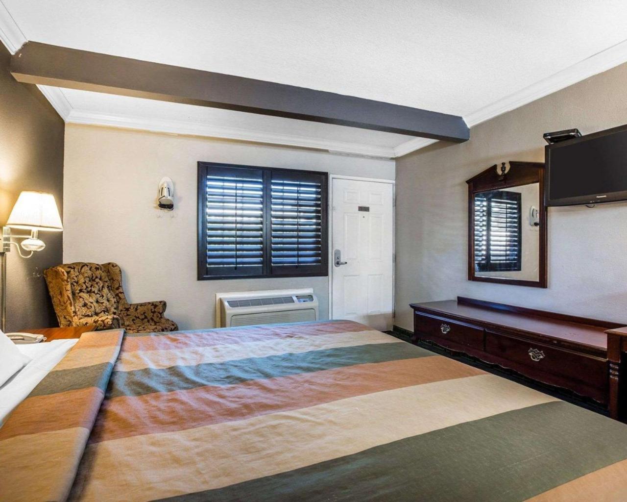 Motel Rodeway Hollywood 2*