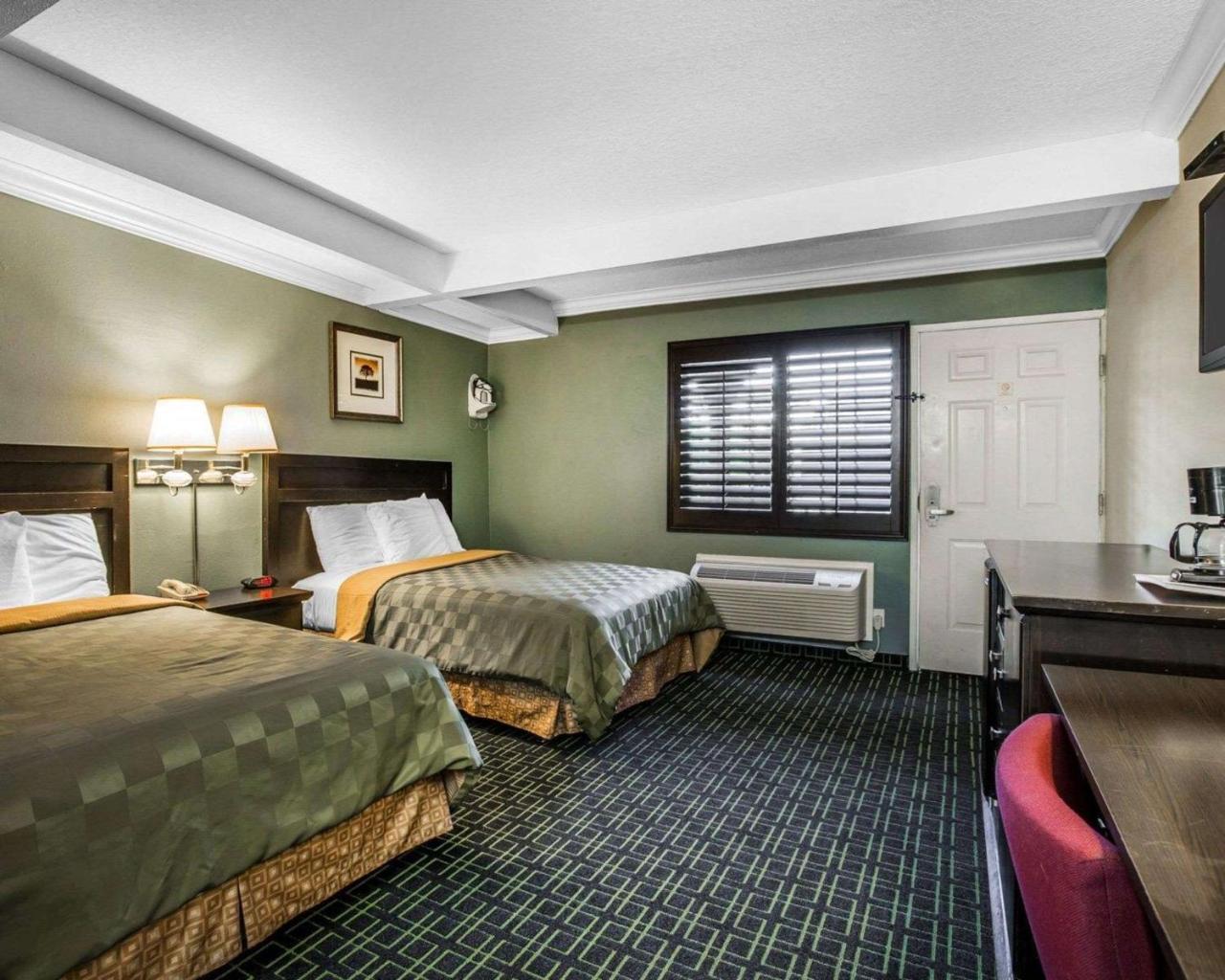 Rodeway Hollywood Motel 2*
