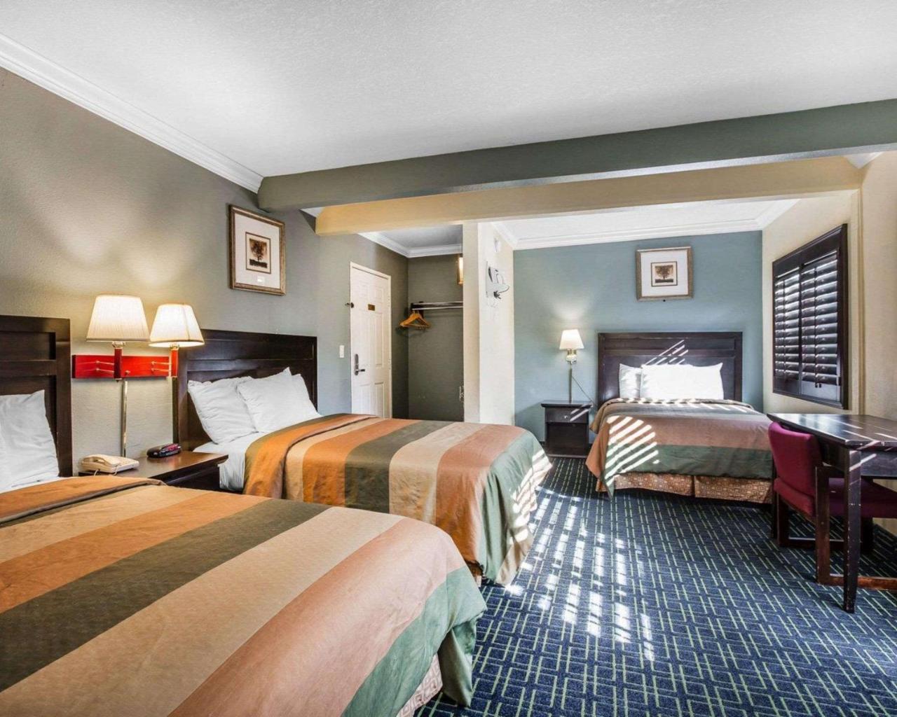 Motel Rodeway Hollywood 2*