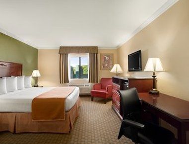 Howard Johnson By Wyndham Reseda & Hotel Los Angeles