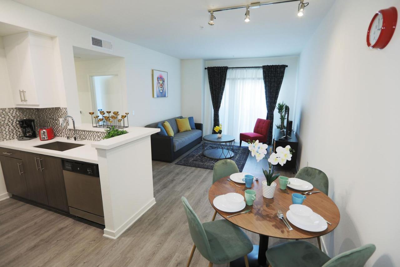 Hollywood Metropolitan Suites 4*