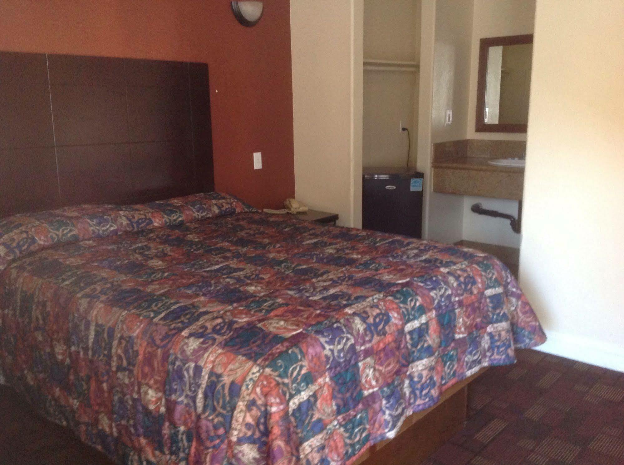 Motel Bronco South 3*