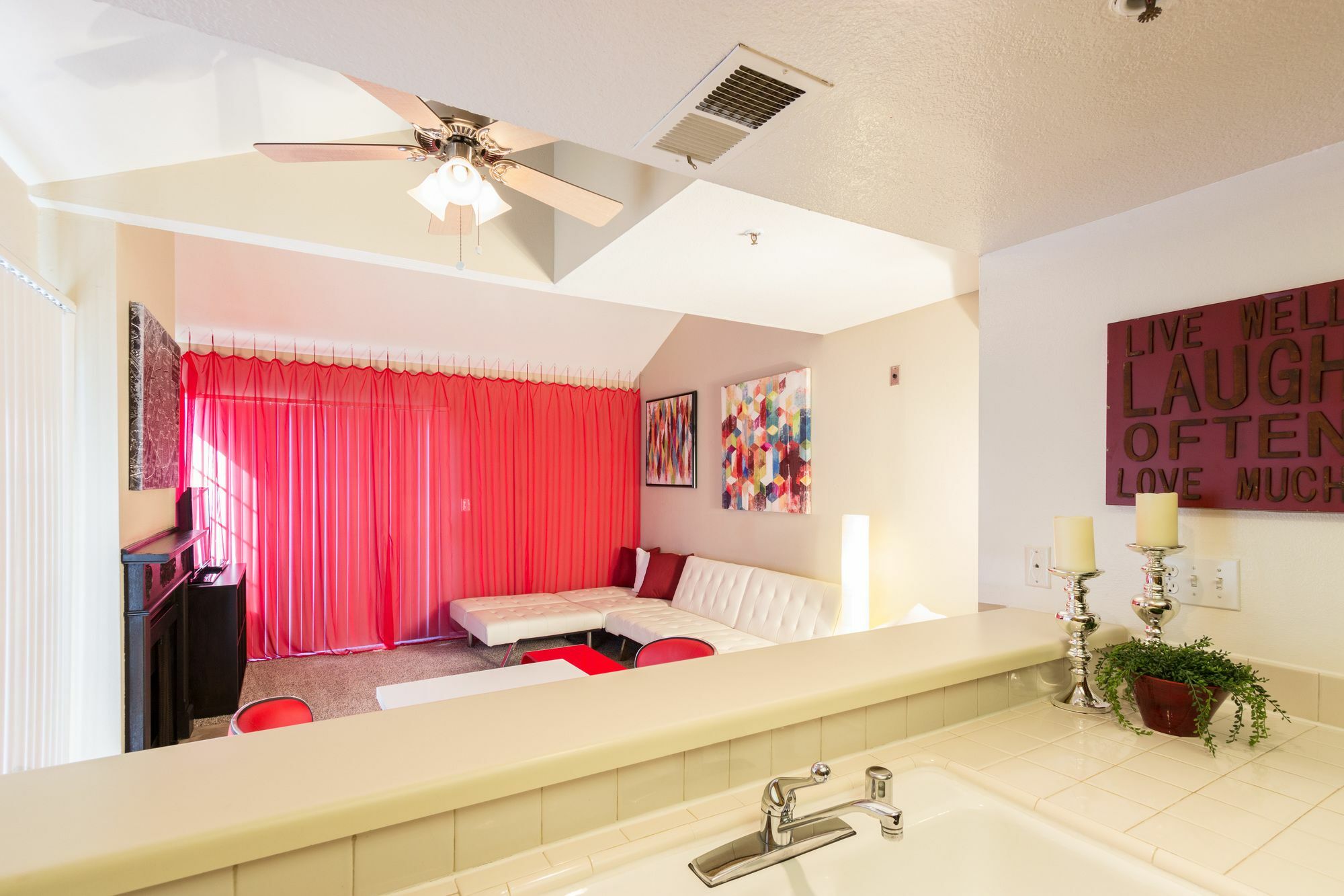 Hollywood Gateway Apartment