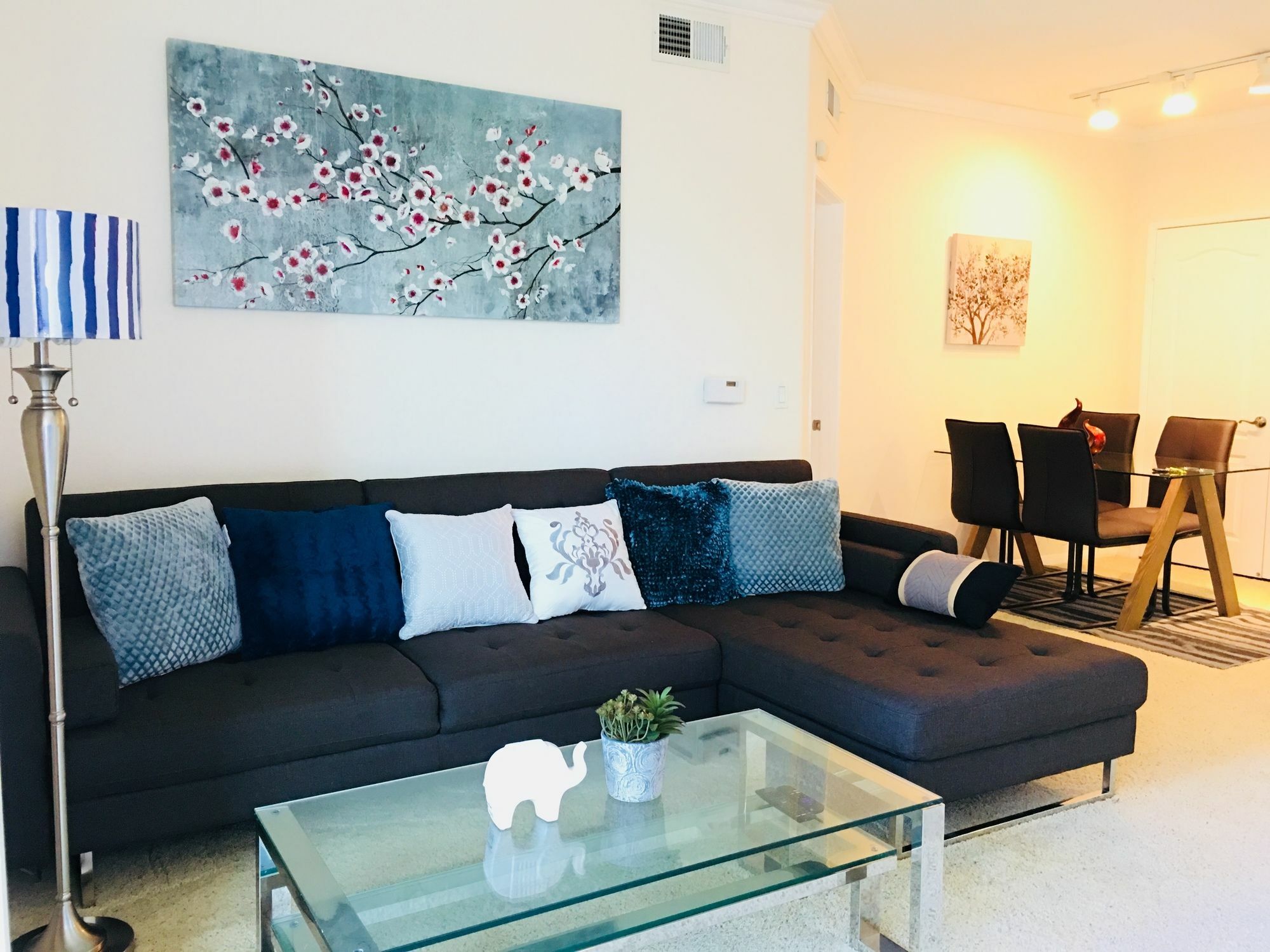 Apartment New Luxury Dt La Apt- Pool, Gym, Staple Center Los Angeles