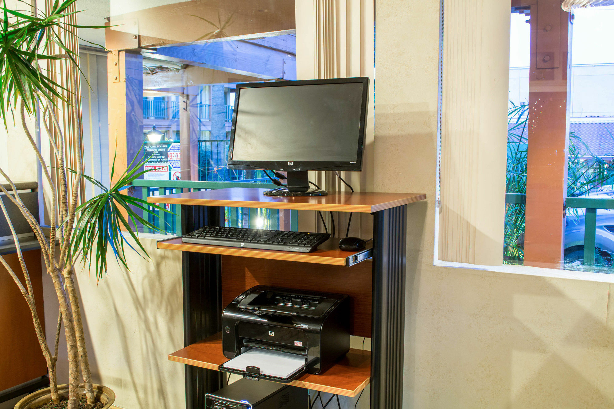 818 + Pool, Ascend Collection By Choice Hotel