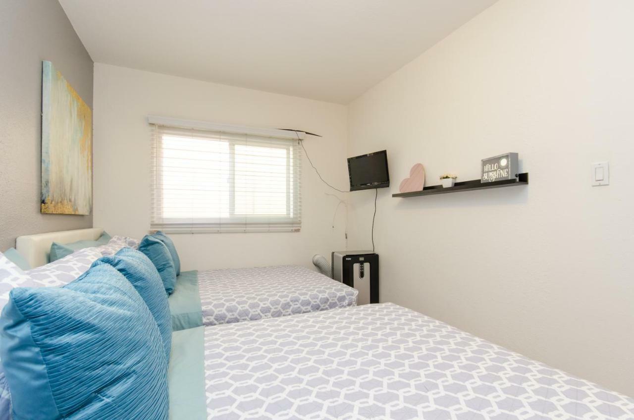 Quiet Studio In Hollywood Area Apartment *