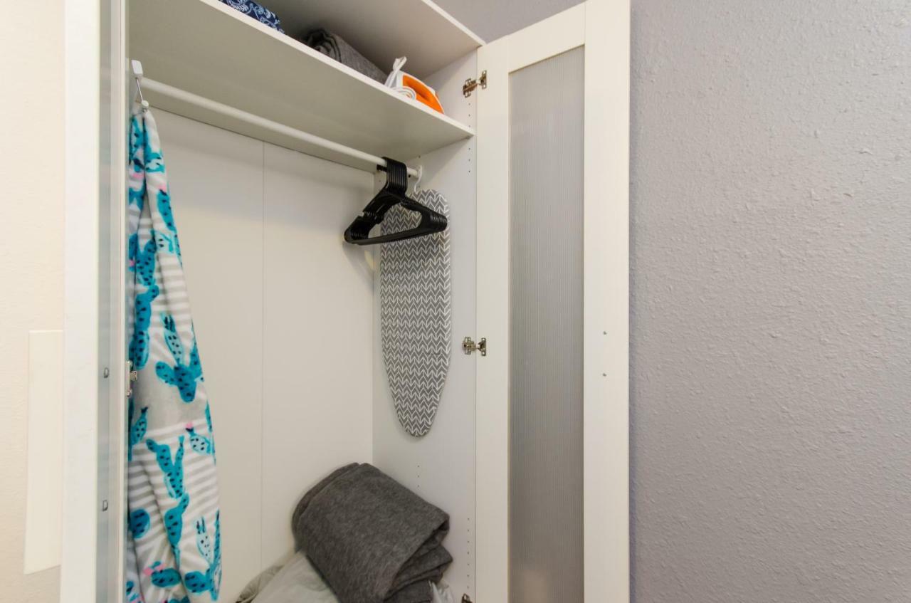 Quiet Studio In Hollywood Area Apartment