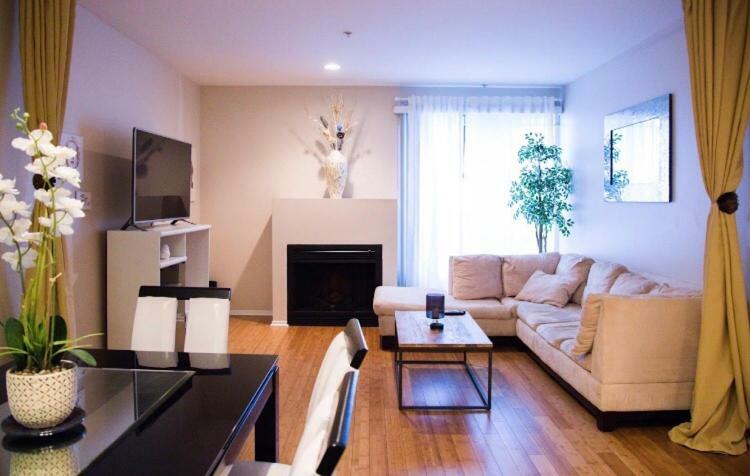 Spacious Hollywood 2br Near Dolby Theater Los Angeles