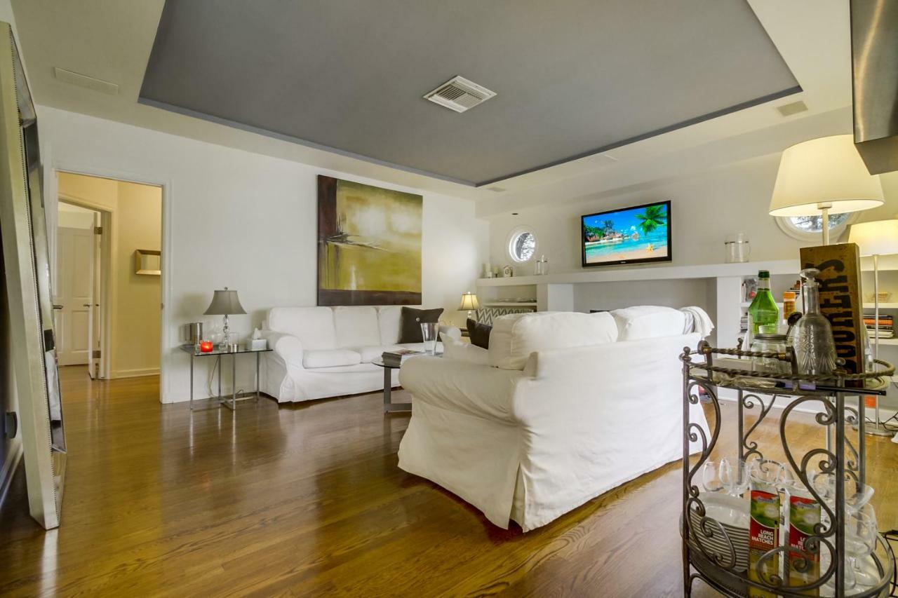 A Touch Of Cape Cod In West Hollywood Holiday home