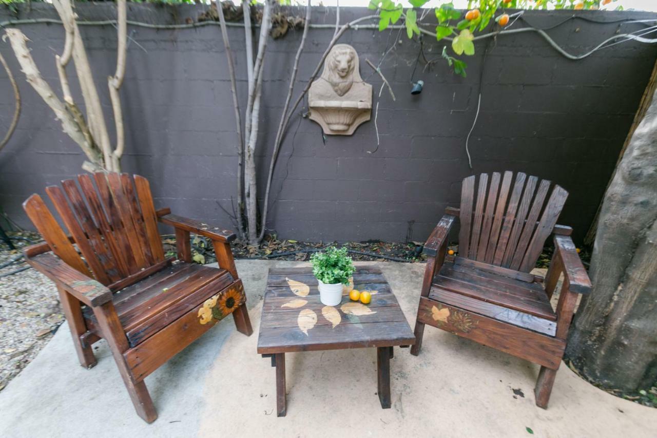 Charming 1-bedroom Near Downtown Culver Pousada